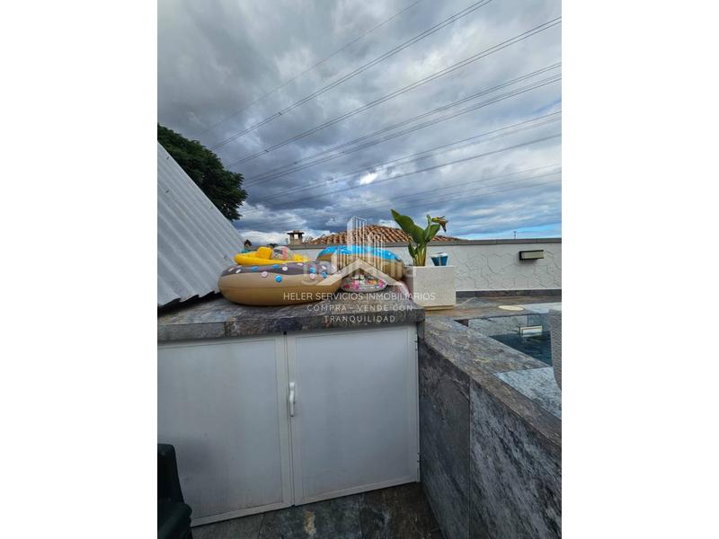 Foto f631df40-62ee-454d-ad04-1dc7e001b748. Chalet la villa de tus sueños te espera! lujo, doble altura y piscina privada en almazora en Almazora / Almassora