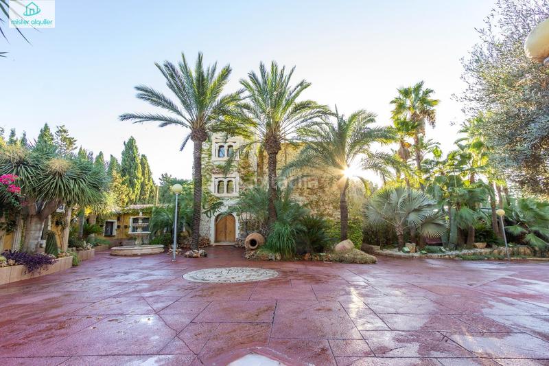 Foto 09621b75-14ac-4965-9bc4-f3b619ad2a27. Casa amb calefacció aparcament piscina a Santa Faz Alicante