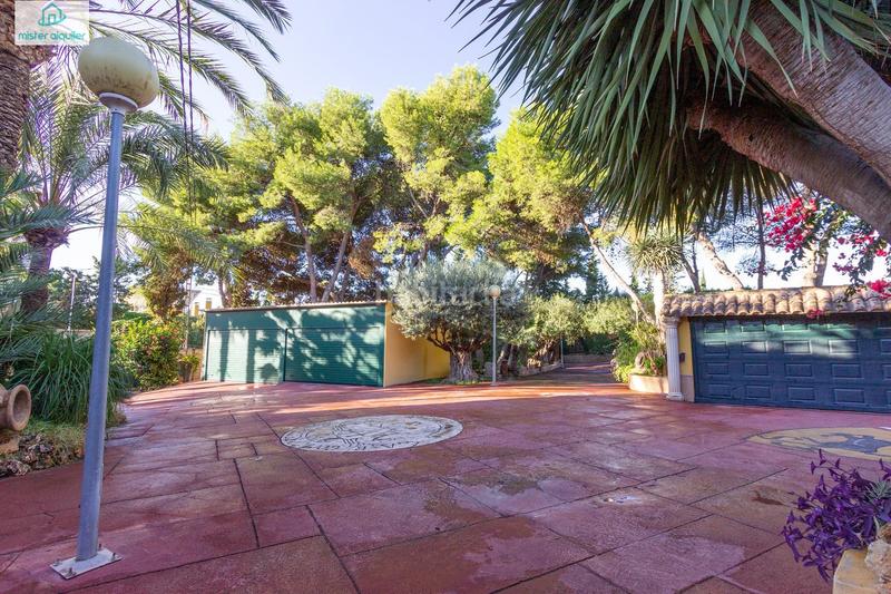 Foto 47deca68-8e39-49b4-8e34-766a6e750bfe. Casa amb calefacció aparcament piscina a Santa Faz Alicante