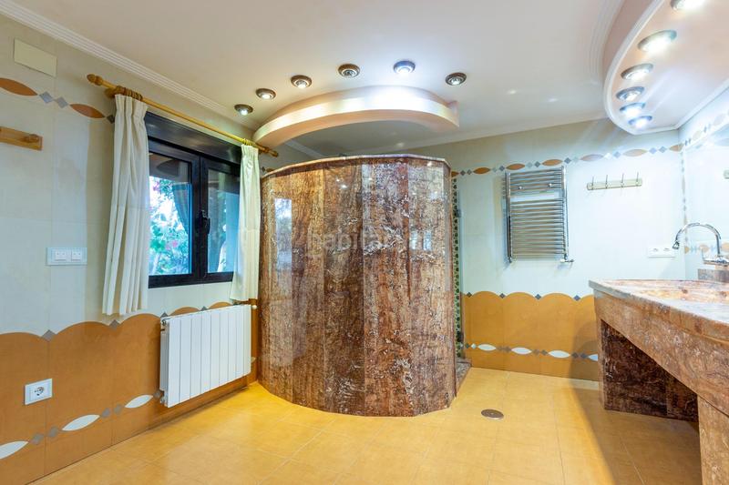 Foto 8b396677-bc93-4ceb-a4fa-9070a1be011b. Casa amb calefacció aparcament piscina a Santa Faz Alicante