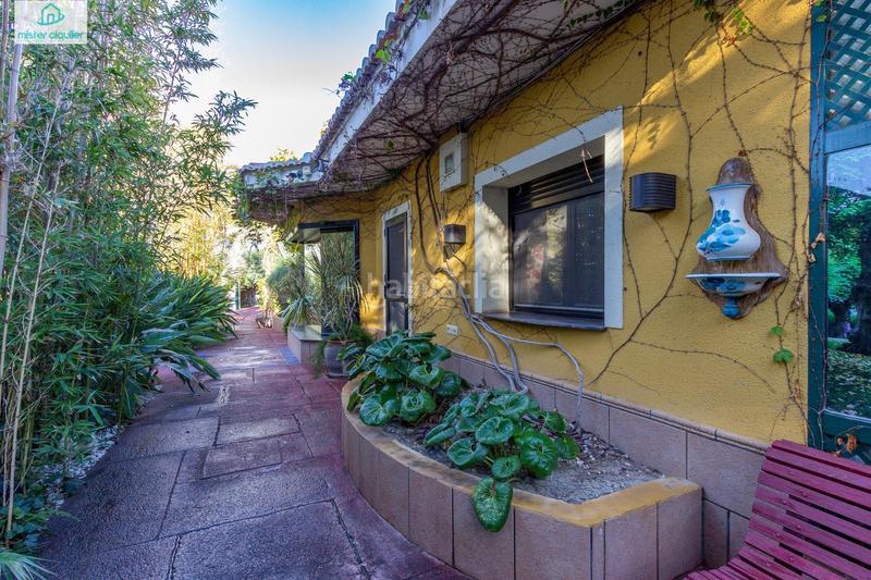 Foto fed9f8f9-b562-49f5-91b3-5ef59691816e. Casa amb calefacció aparcament piscina a Santa Faz Alicante