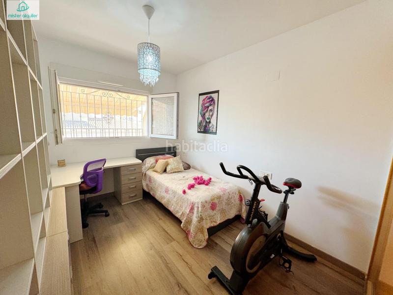 Foto 4d16b728-5520-43c6-bb26-8629390ab86f. Alquiler ático en calle colon 8 precioso apartamento atico duplex vistas al mar en Campello (el)