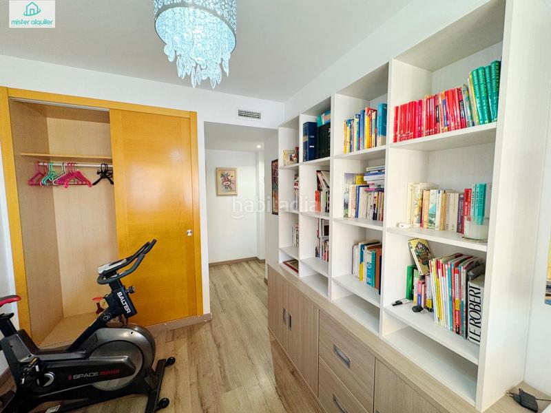 Foto 739295cc-9e80-4e67-b8fe-e6cb3e016c12. Location attique dans calle colon 8 dans Campello Playa Campello (el)