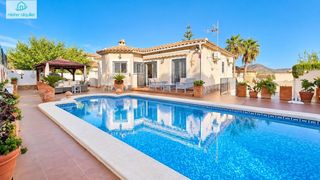 Lloguer Xalet a Morret de cabot el 16. Villa con piscina privada, jardín y vistas a la montaña en la ur