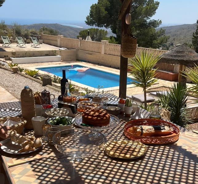 Foto 69797a2a-2034-41cf-bc57-70550d37d737. Alquiler chalet extraordinario chalet de montaña con vistas al mar vivienda para nómadas y turismo termal en Aigües