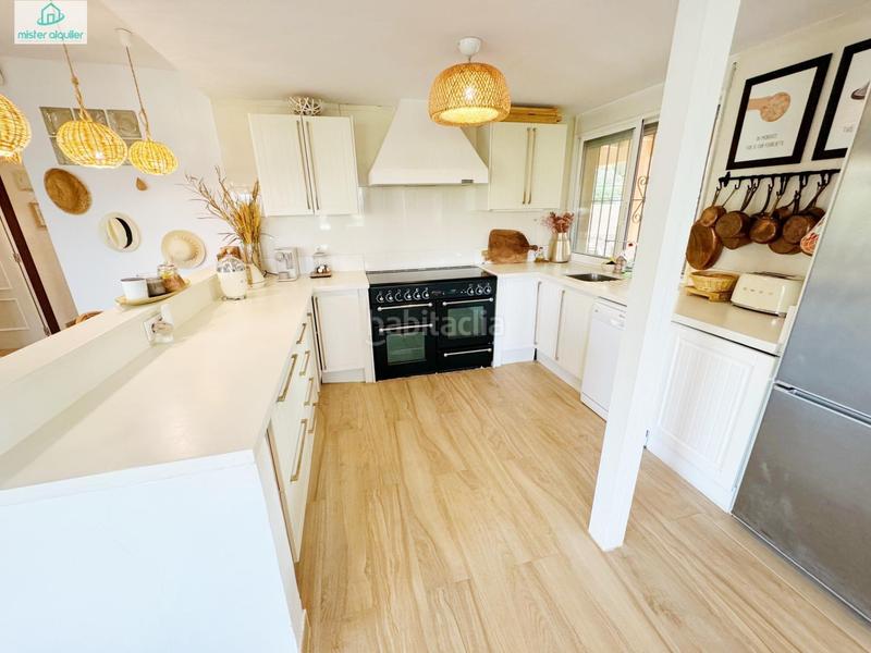 Foto 7c467da3-b42b-4f10-8bf1-f6101added2d. Alquiler chalet extraordinario chalet de montaña con vistas al mar vivienda para nómadas y turismo termal en Aigües