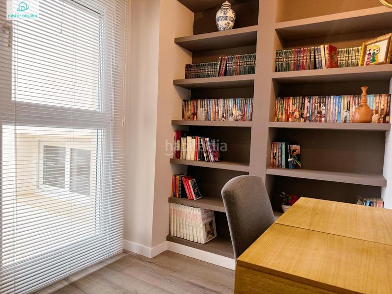 Foto 92ffb212-784a-46d4-b5d6-7acfc7e4f229. Affitto attico in colon 8 in Campello Playa Campello (el)