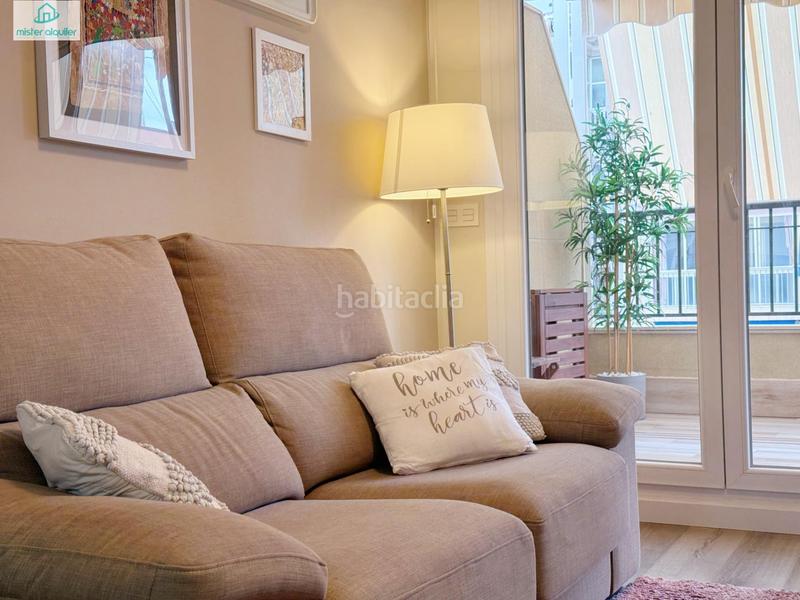 Foto 18aa196e-89bb-4630-a0a7-078cc3cd893c. Location attique dans colon 8 dans Campello Playa Campello (el)