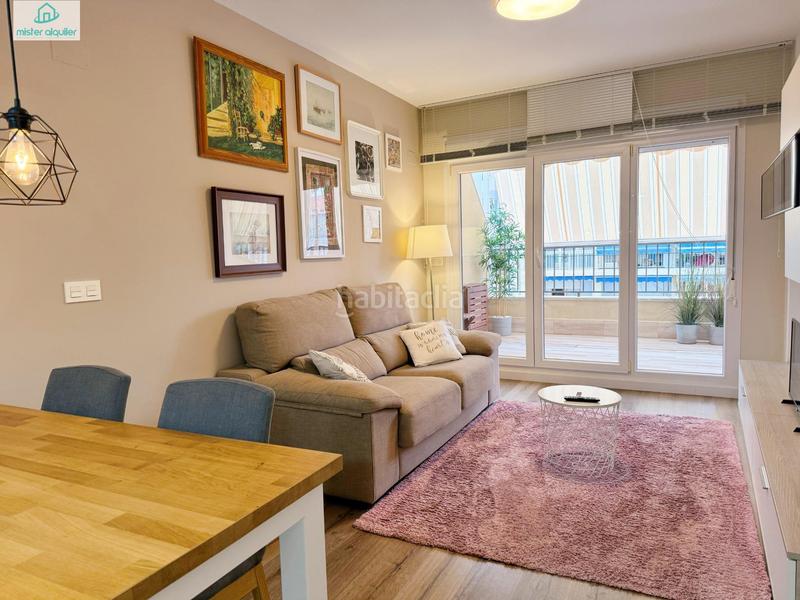 Foto f54cc29c-83e9-463a-9a96-32dd22ef1979. Location attique dans colon 8 dans Campello Playa Campello (el)