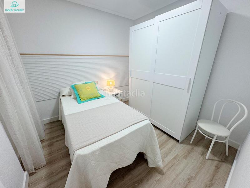 Foto 2e7e9f96-a5a5-4bf6-b945-3d1e227fa283. Lloguer apartament a calle colon 12 b a Campello Playa Campello (el)