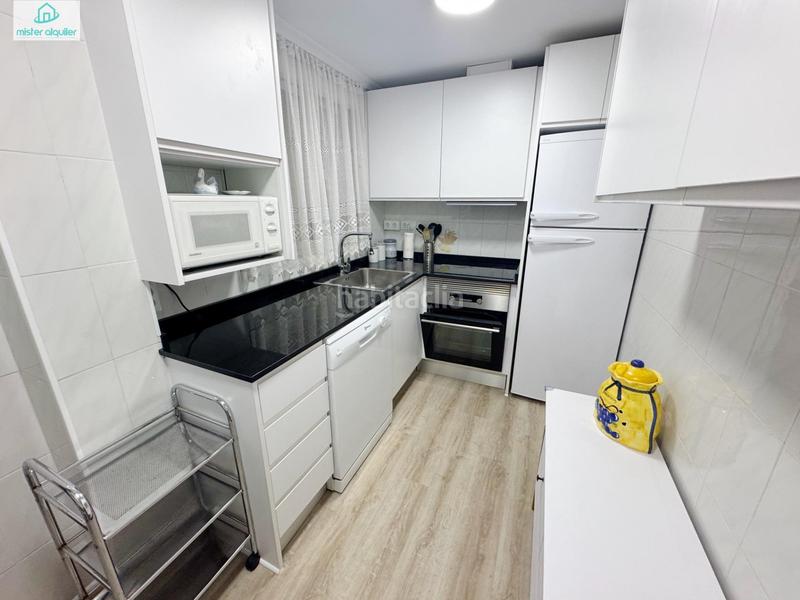 Foto c8074121-3f96-460c-84b6-ae75f61b8737. Location appartement dans calle colon 12 b dans Campello Playa Campello (el)