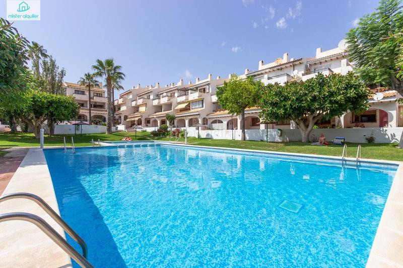 Foto 42333be3-27a9-4b26-8dcb-f2b2777fb87e. Affitto casa a schiera in avenida almadraba 9 in Pueblo Español-Coveta Fumá Campello (el)