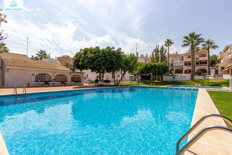 Foto 53d45764-718c-4a07-a0a3-e8b8f7ab0cda. Lloguer casa adossada a avenida almadraba 9 a Pueblo Español-Coveta Fumá Campello (el)