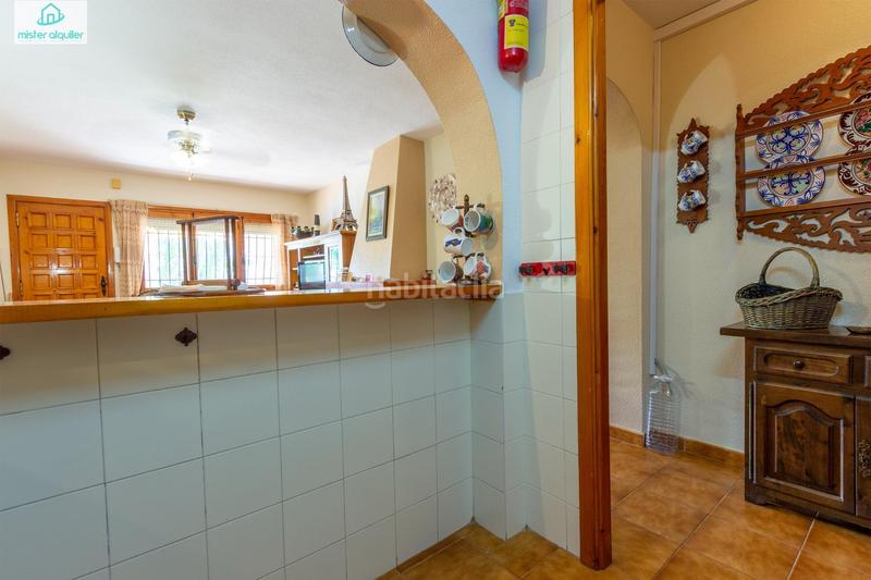 Foto e056e588-9ef3-4121-a5ac-d2772f119ddc. Lloguer casa adossada a avenida almadraba 9 a Pueblo Español-Coveta Fumá Campello (el)