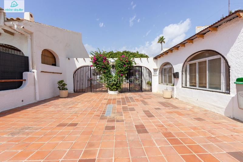 Foto c4922286-f976-4d8e-9b0d-1d4cf6dcbf01. Miete reihenhaus in avenida almadraba 9 in Pueblo Español-Coveta Fumá Campello (el)