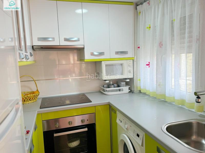 Foto 294f7c64-3745-48e7-9665-53a75aafe7cc. Lloguer apartament a avenida avenida de ricardo bayona 8 a Benidorm