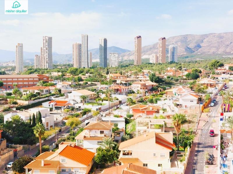 Foto dd8a9b9d-9aff-4b94-8ba2-4b519b3cc57f. Lloguer apartament a avenida avenida de ricardo bayona 8 a Benidorm