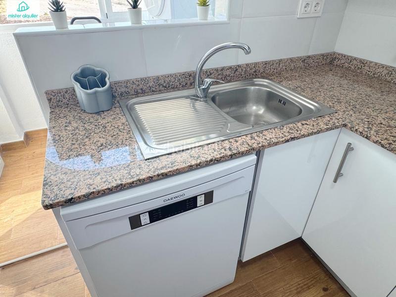 Foto 7b63b1e1-c857-4fc6-9bb2-a452ff31e393. Alquiler apartamento en sant bartolomeu 111 amplio apartamento junto al mar en el campello, en urbanización con piscina y todas las comodidades en Campello (el)