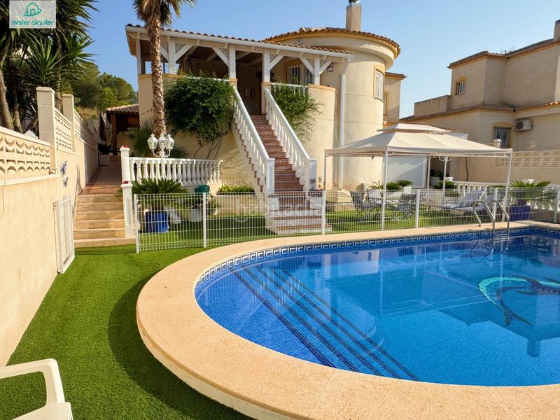 Foto 668c7afc-13cd-4c6e-987f-2288db9f64d3. Alquiler chalet en calle río miño 35 halet de lujo en alquiler internacional sol, espacio y privacidad cerca de alicante en Castalla