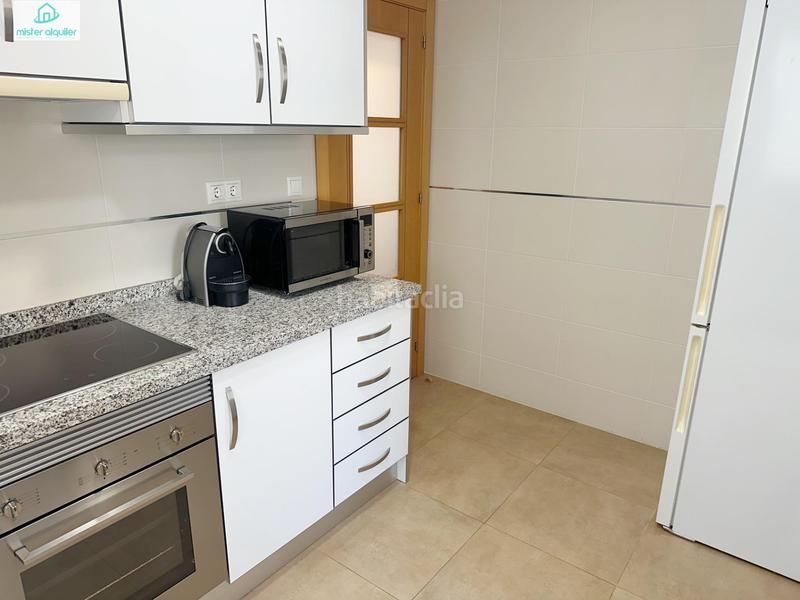 Foto 86d75ec5-3d7a-471d-9aee-e5943995990c. Lloguer apartament a avenida alcoy 7 a Campello Playa Campello (el)