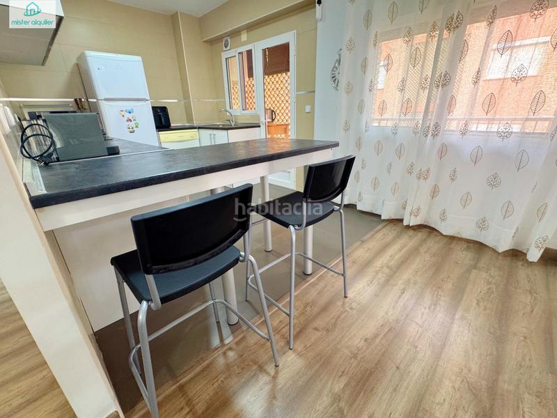 Foto 1f8cf0a3-b3a4-445d-bc3c-8b6b4d28a809. Alquiler apartamento en gabriel miro 16 apartamento moderno y luminoso a un paso del mar en el campello en Campello (el)