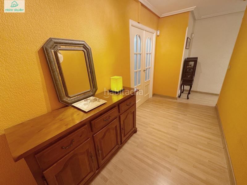 Foto 254d17d4-3c79-47d1-9734-3704052f3c50. Rent apartment in calle calle de colón in Campello Playa Campello (el)