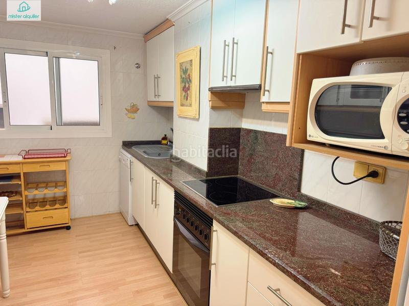 Foto c265f39e-f232-49da-953d-de9912b941b0. Rent apartment in calle calle de colón in Campello Playa Campello (el)