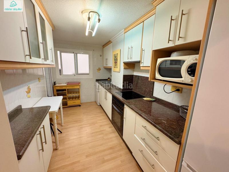 Foto e27c2540-2804-4f2b-aeb5-0ff26d7d6c9c. Rent apartment in calle calle de colón in Campello Playa Campello (el)