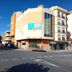 Location Local commercial à Carrer doctor fleming 25. Local comercial edificio de planta baja y 2 alturas en el centro