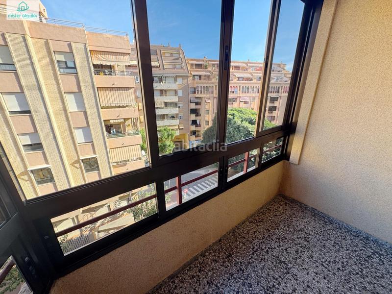Foto fe6c0a2c-6012-461c-b184-fba63cc34a57. Rent apartment in carrer la mar 27 in Campello Playa Campello (el)