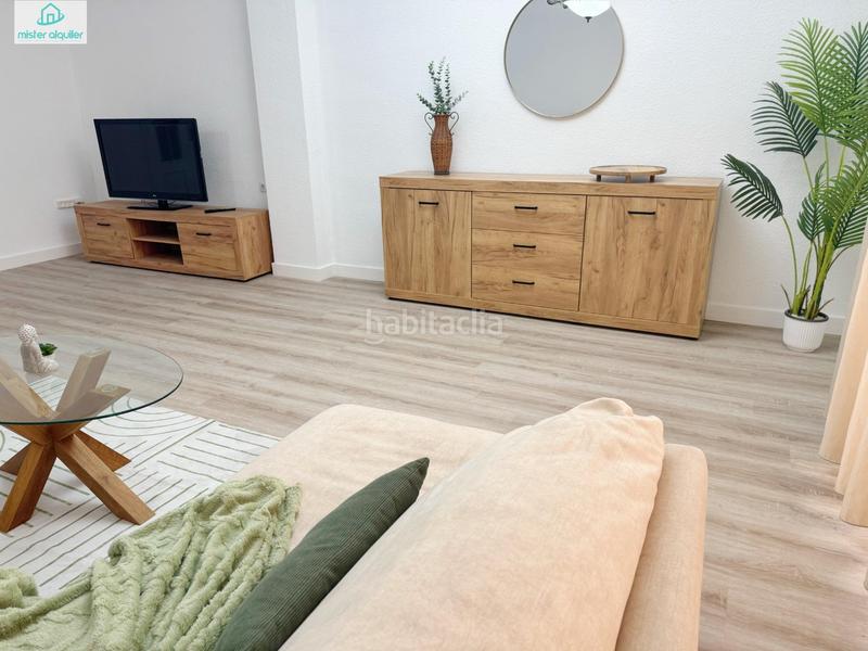 Foto 6ca6a1c3-96cb-48b9-af41-c80bd657614e. Lloguer apartament a calle colon 12 b a Campello Playa Campello (el)