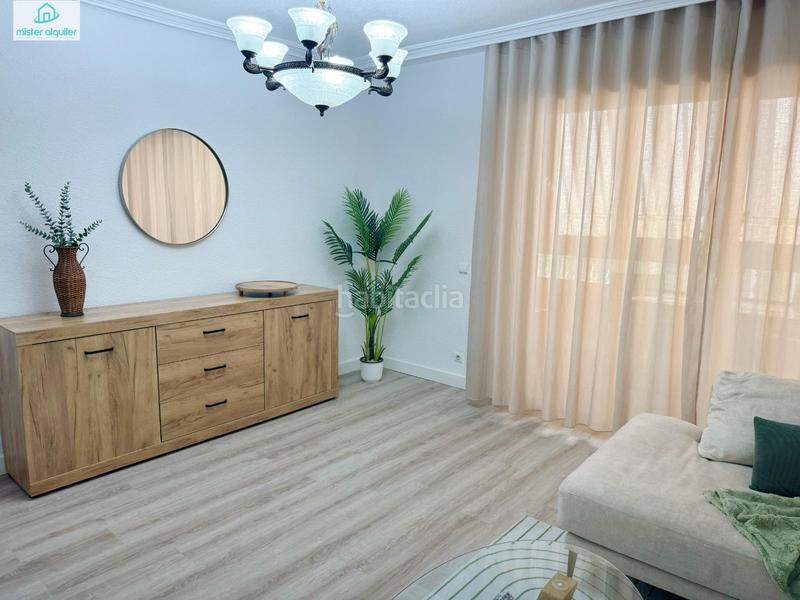 Foto 135916be-b80c-4c66-85d2-fdefb30206e2. Rent apartment in calle colon 12 b in Campello Playa Campello (el)