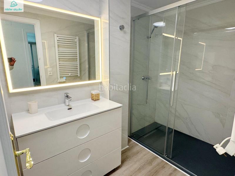 Foto 3789b109-d0b7-4a0e-b2bc-37a3303fb6db. Rent apartment in calle colon 12 b in Campello Playa Campello (el)