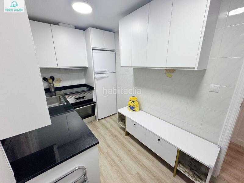 Foto 88c796ce-23ec-444d-9c30-9de2875218c0. Rent apartment in calle colon 12 b in Campello Playa Campello (el)