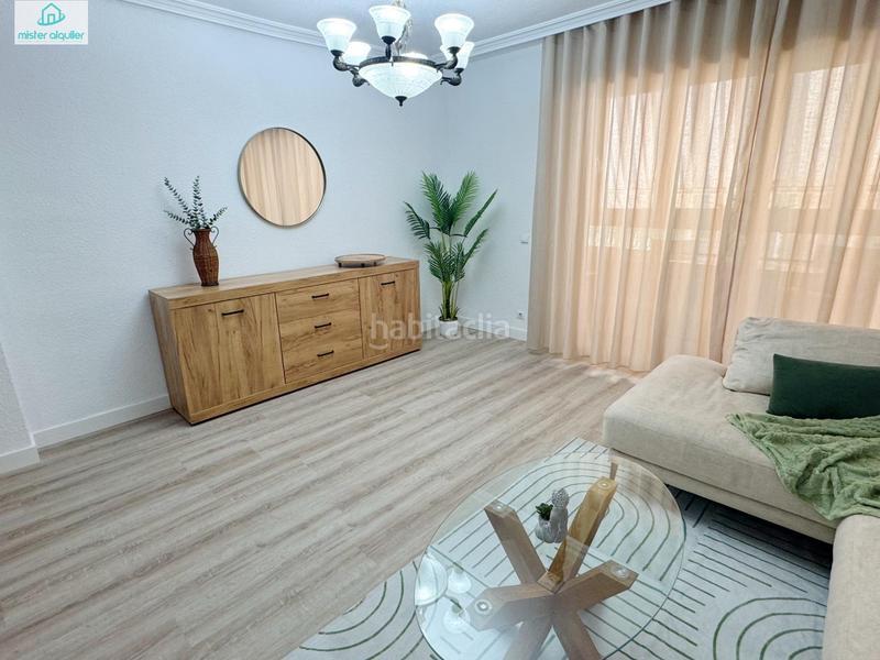 Foto f8080fc7-f26d-41fd-b609-08cb82d724bb. Rent apartment in calle colon 12 b in Campello Playa Campello (el)