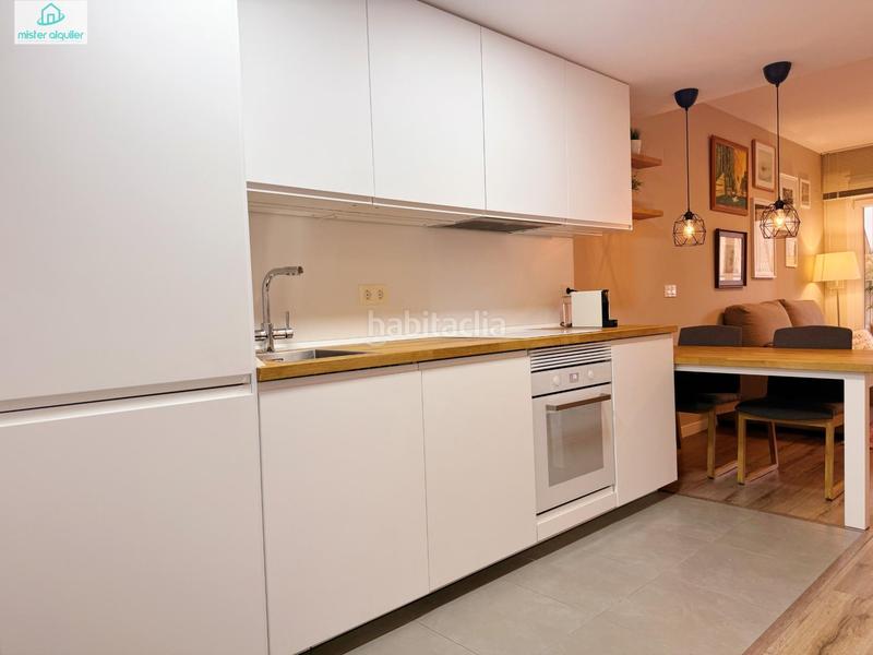 Foto 50b1a4ba-02a3-4f87-9437-5f5742d402f6. Lloguer àtic a colon 8 a Campello Playa Campello (el)