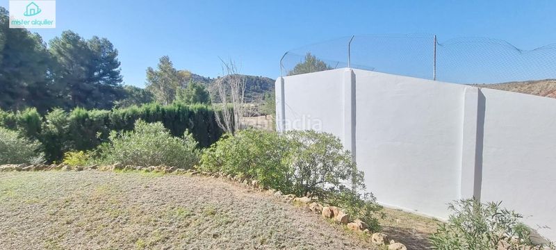 Foto 10e697fe-876e-4c79-b552-056e155485ee. Alquiler chalet en calle cíes 9 en Petrer