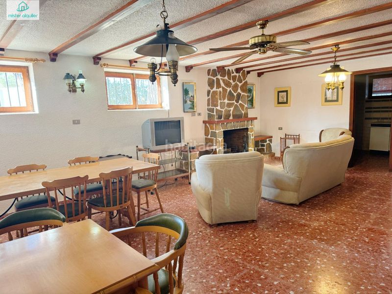 Foto 1158e768-ecde-4ffb-8692-d4faae9bd364. Alquiler chalet en calle cíes 9 en Petrer