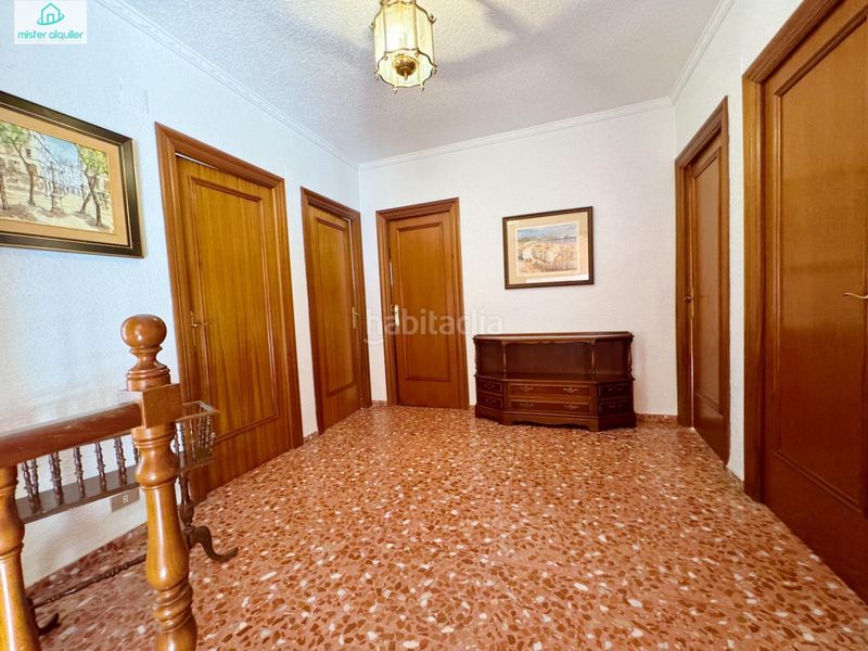 Foto 1633cb84-705b-4382-87f2-480b81d95585. Alquiler chalet en calle cíes 9 en Petrer
