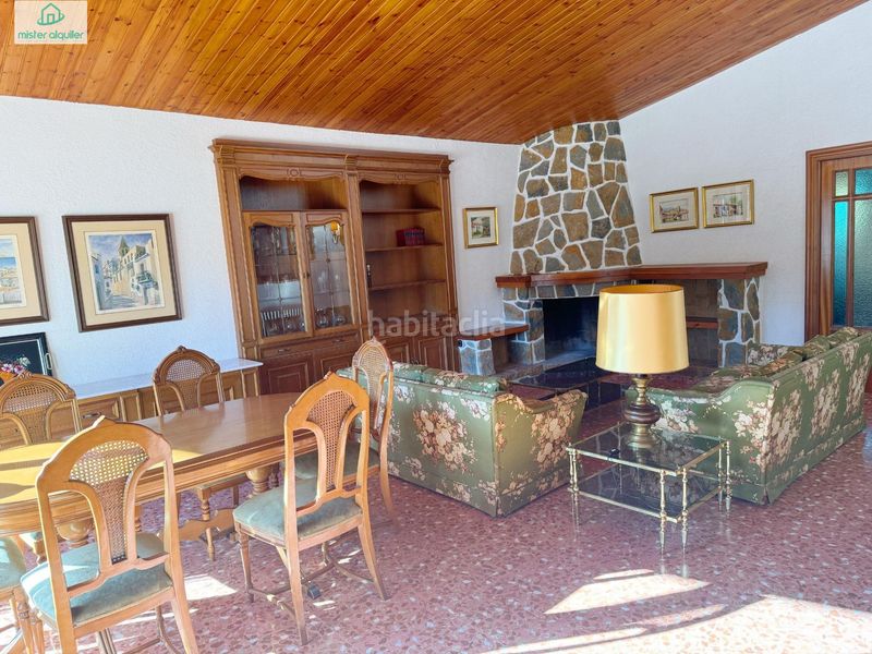 Foto 482048db-a5d4-4990-b4c3-2a953e1f2f4b. Alquiler chalet en calle cíes 9 en Petrer