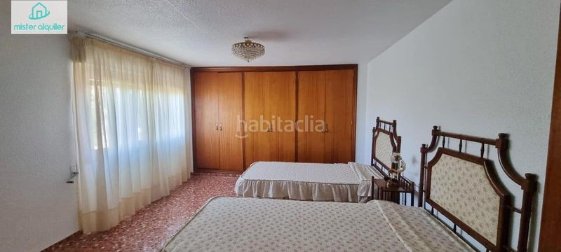 Foto 530fa4eb-e8a3-4a94-ade0-fba6fd5a083a. Alquiler chalet en calle cíes 9 en Petrer