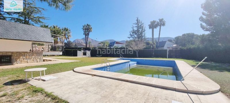 Foto 6233f653-5366-4f15-bec6-95afe190294d. Alquiler chalet en calle cíes 9 en Petrer