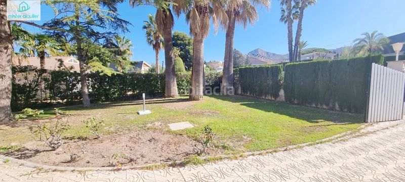 Foto 6ba3d2a0-cf8b-4c79-8692-d5dd4120ee97. Alquiler chalet en calle cíes 9 en Petrer