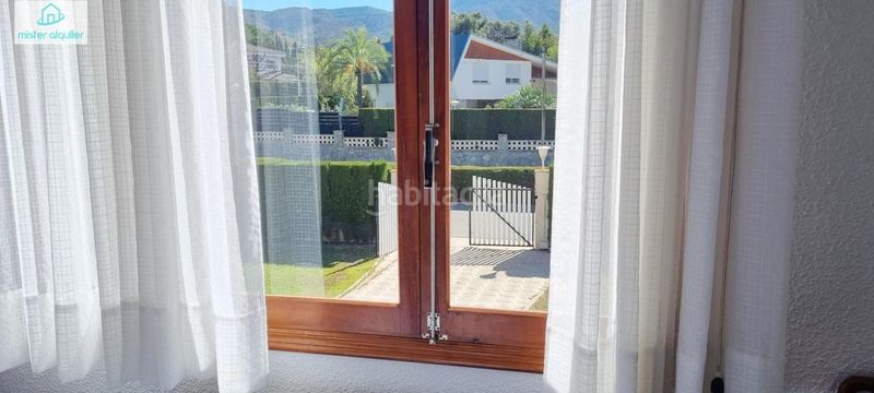 Foto 98d56c29-942a-40b6-bbac-c7d19415a60d. Alquiler chalet en calle cíes 9 en Petrer