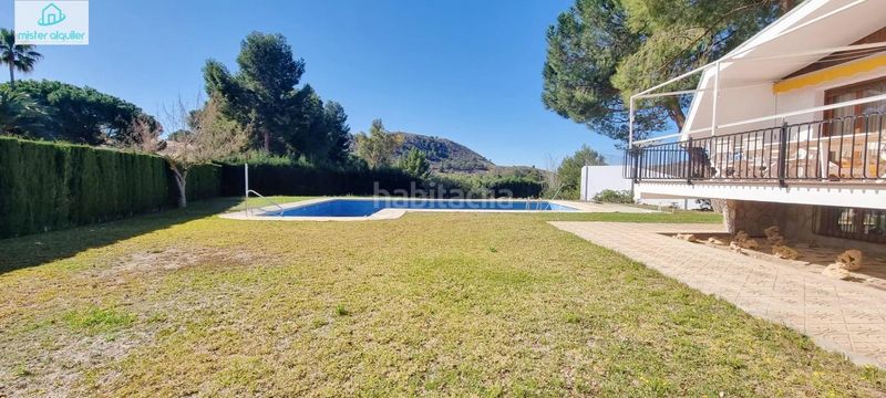 Foto 9a9c5be2-17f8-4599-ad95-dd9b708bcf94. Alquiler chalet en calle cíes 9 en Petrer