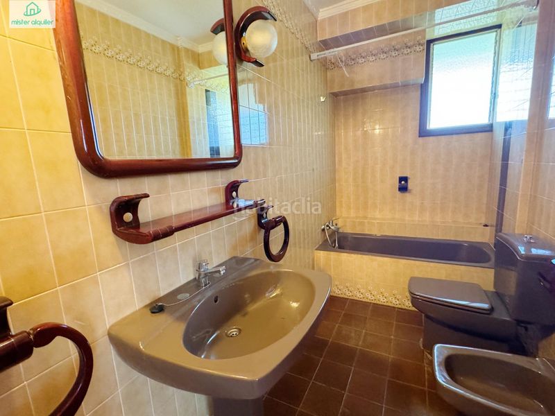 Foto a663729a-1a40-4409-8d00-bb1f69c8892e. Alquiler chalet en calle cíes 9 en Petrer