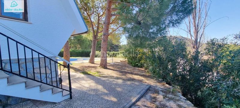Foto cad0da37-950a-433f-bf71-b42df3bb4b39. Alquiler chalet en calle cíes 9 en Petrer