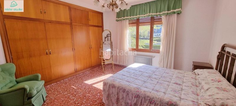 Foto d070027c-ff16-4b3e-b2a3-0ff4e08759e5. Alquiler chalet en calle cíes 9 en Petrer