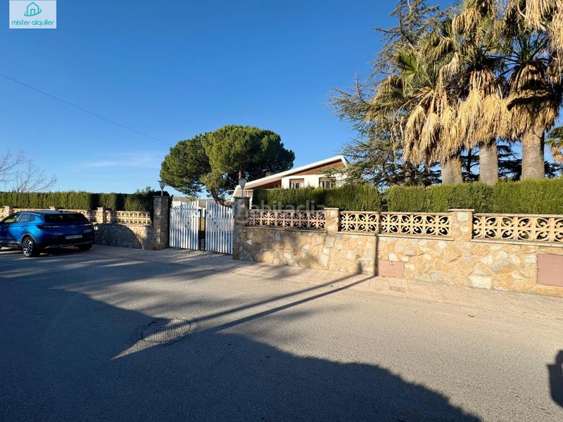Foto d082c6de-8122-4b6c-8814-0d6d51c76d2a. Alquiler chalet en calle cíes 9 en Petrer