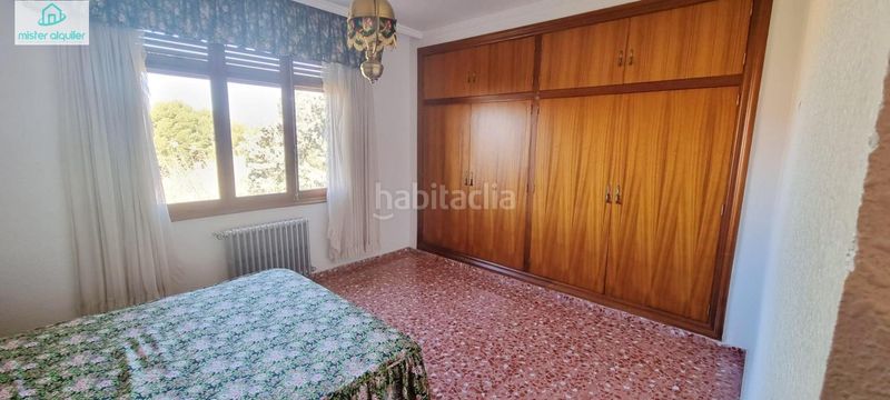 Foto db2e1245-2c3b-4f35-9e18-ea39cd7fbc7b. Alquiler chalet en calle cíes 9 en Petrer